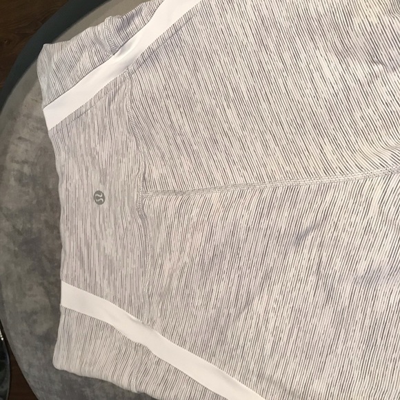 Lululemon Space White and Grey Leggings - size 6 - Picture 5 of 7